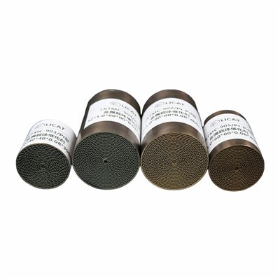 ଛୋଟ ଇଞ୍ଜିନ୍ କାଟାଲାଇଷ୍ଟର୍ |